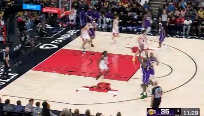 开云app官网下载问题-詹姆斯接球三分也投进，目前8中6、三分1中1得到13分3篮板