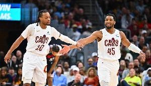 骑士对阵尼克斯先发：加兰&amp;米切尔&amp;莫布里VS唐斯&amp;哈特&amp;大桥